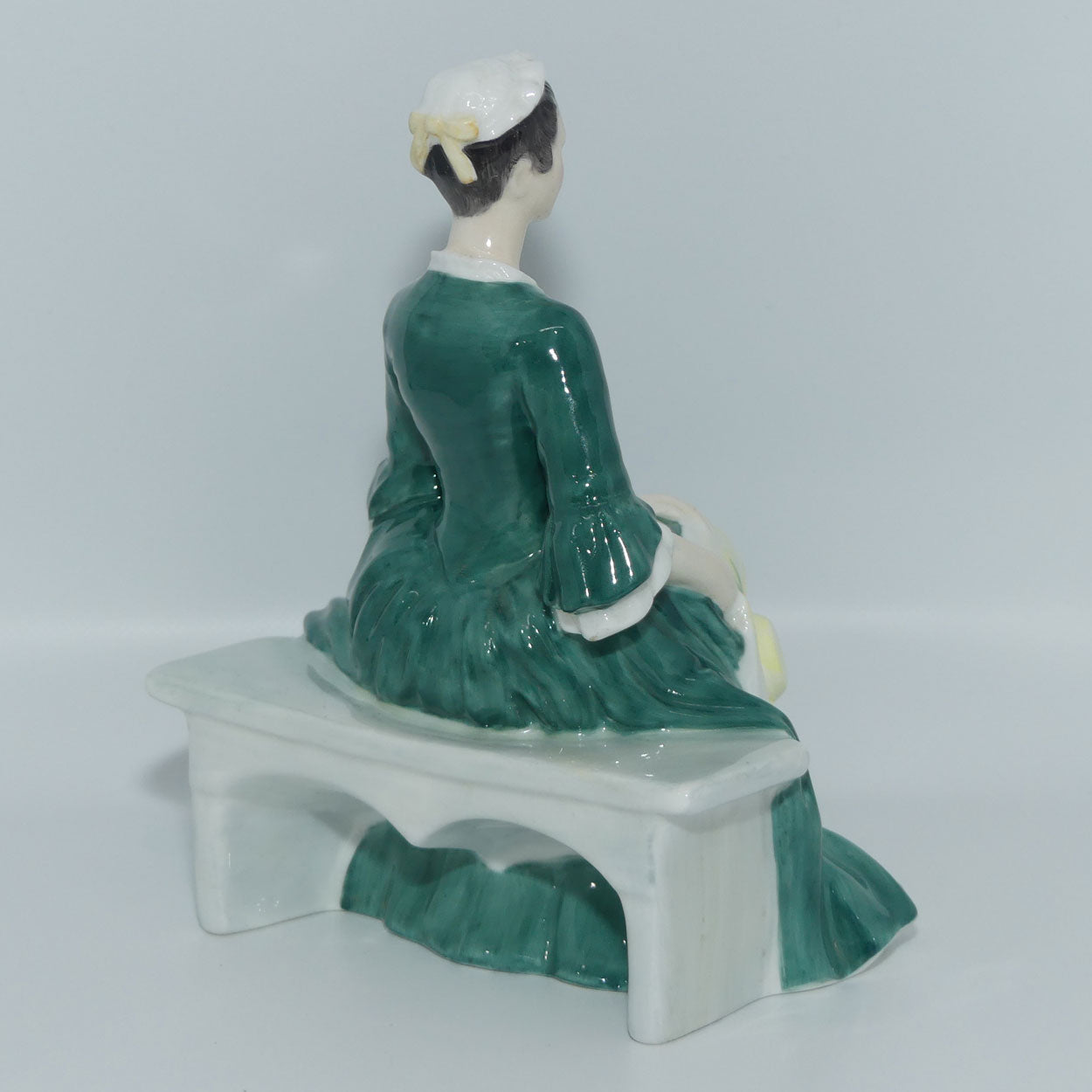 HN2228 Royal Doulton figurine Lady from Williamsburg