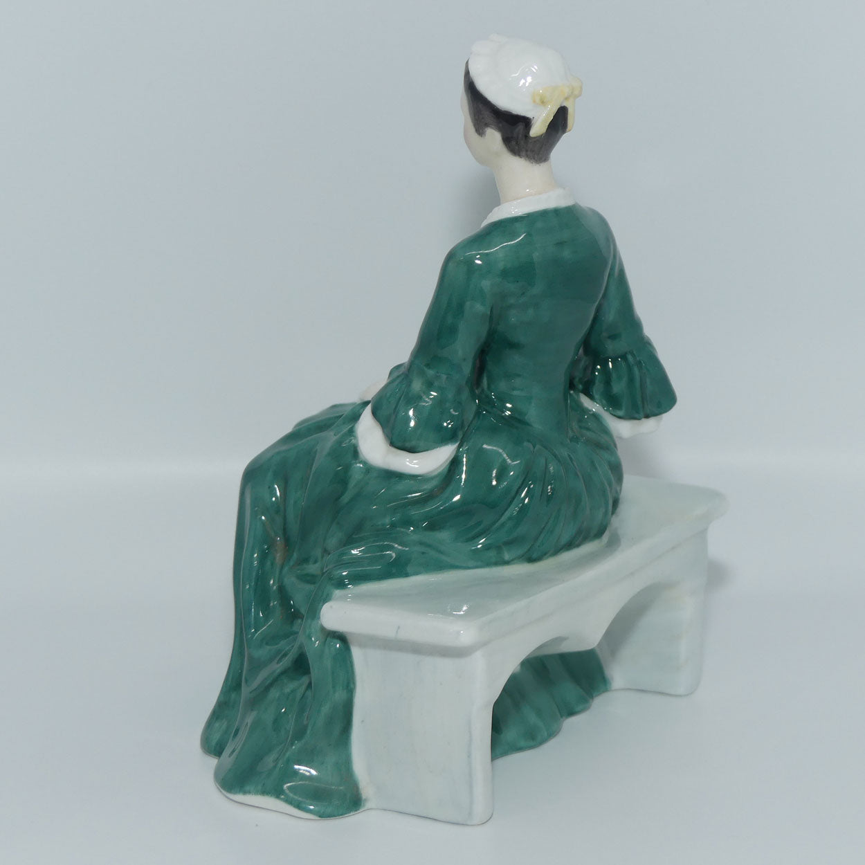 HN2228 Royal Doulton figurine Lady from Williamsburg