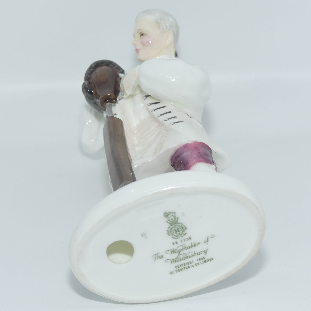 HN2239 Royal Doulton figurine Wigmaker of Williamsburg