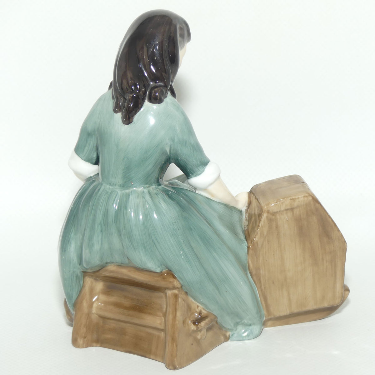 HN2246 Royal Doulton figure Cradle Song