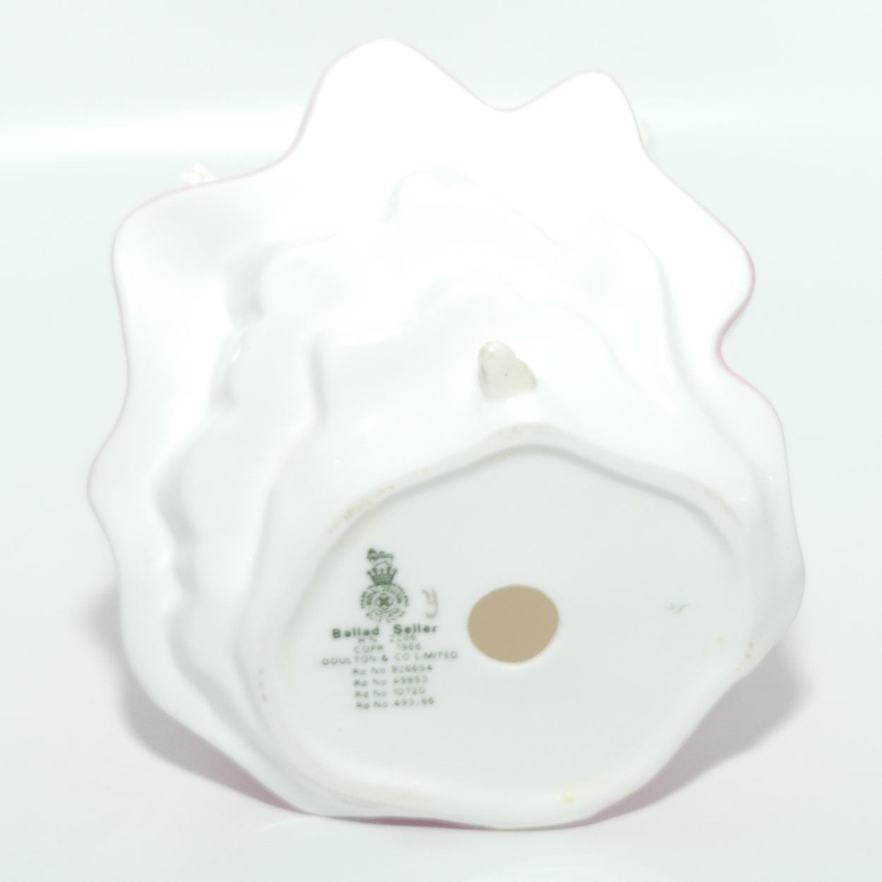 HN2266 Royal Doulton figurine Ballad Seller | Pretty Ladies Figurines