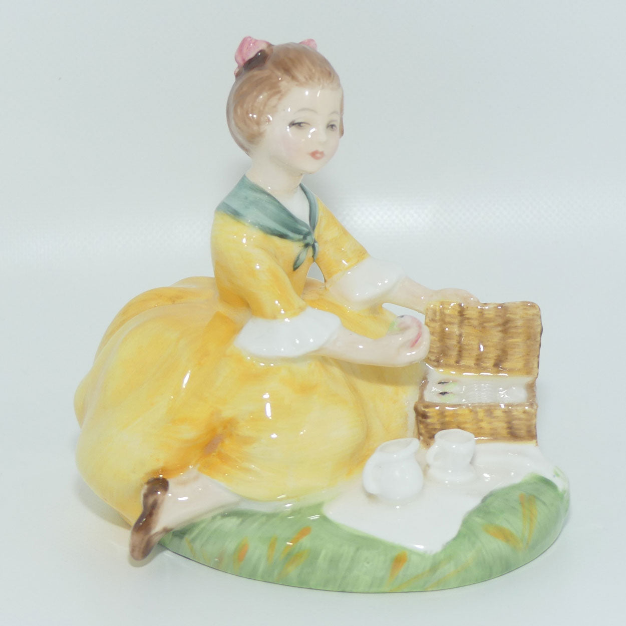 HN2308 Royal Doulton figurine Picnic