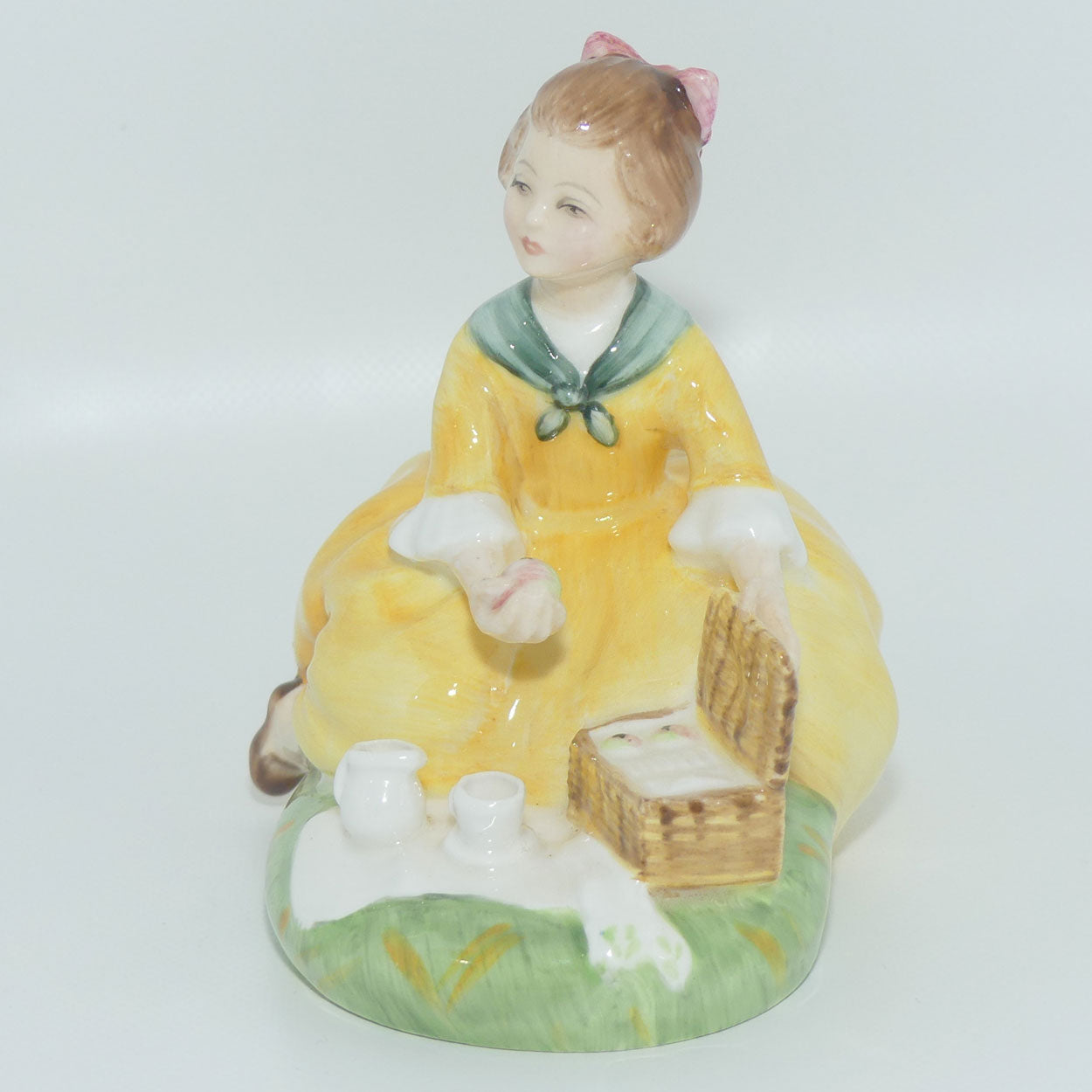 HN2308 Royal Doulton figurine Picnic