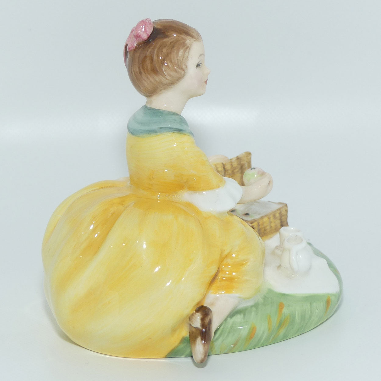 HN2308 Royal Doulton figurine Picnic