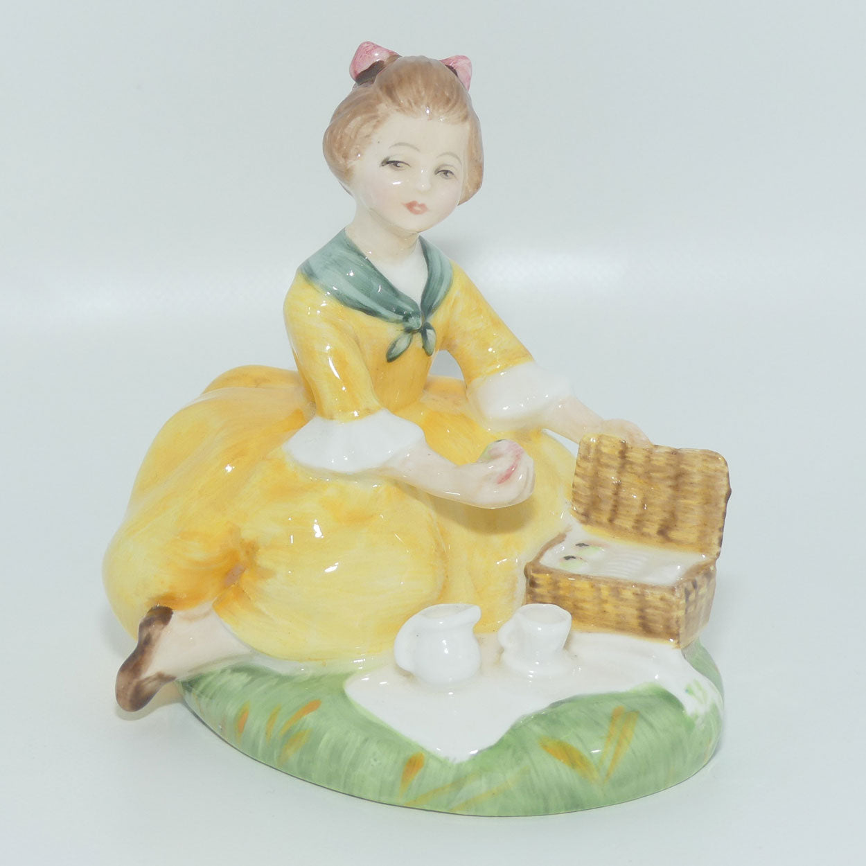 HN2308 Royal Doulton figurine Picnic