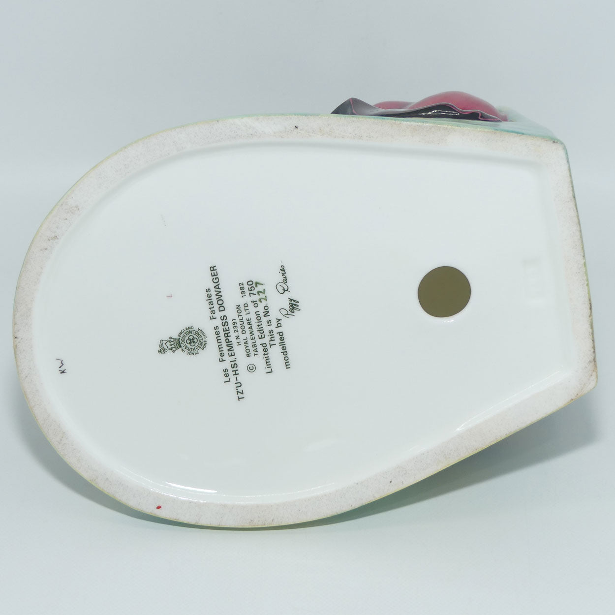 HN2391 Royal Doulton figure T'zu-hsi, Empress Dowager | Les Femmes Fatales