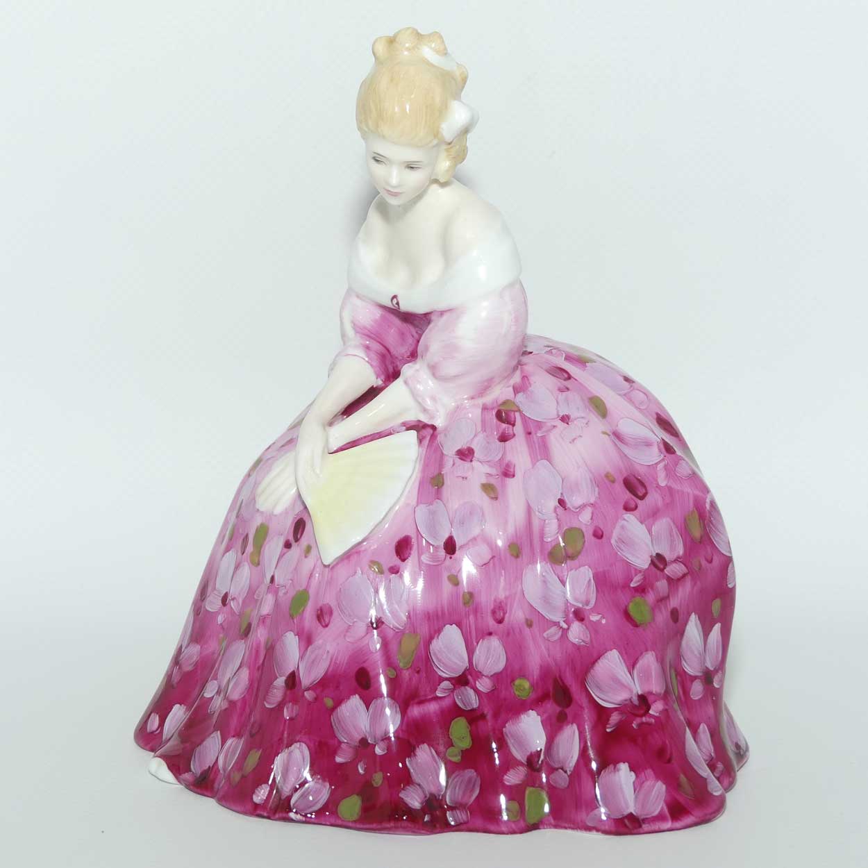 HN2471 Royal Doulton figure Victoria