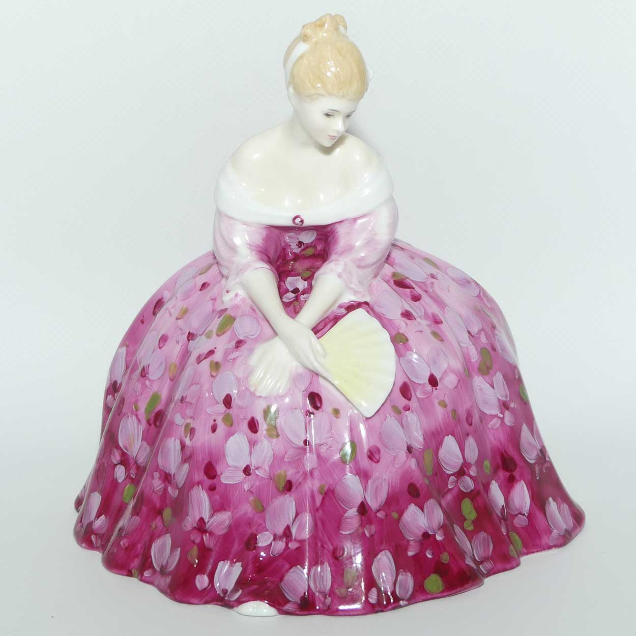 HN2471 Royal Doulton figure Victoria