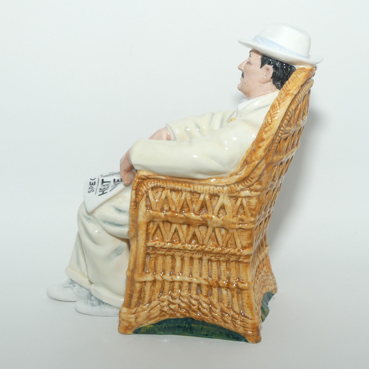 HN2680 Royal Doulton figure Taking Things Easy | Cream