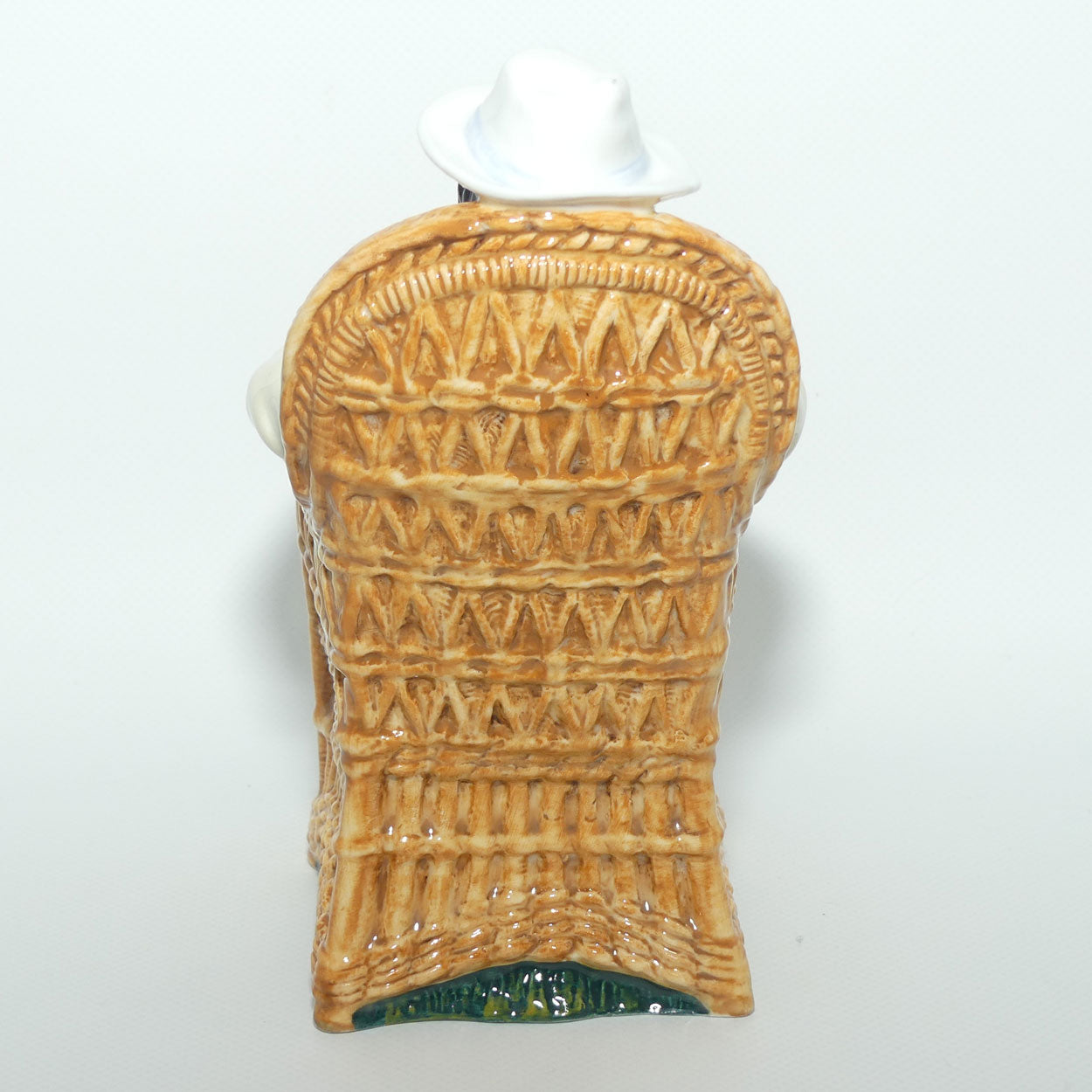 HN2680 Royal Doulton figure Taking Things Easy | Cream