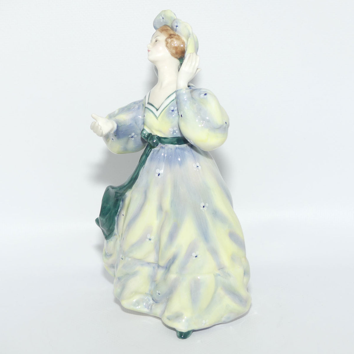 HN2723 Royal Doulton figure Grand Manner