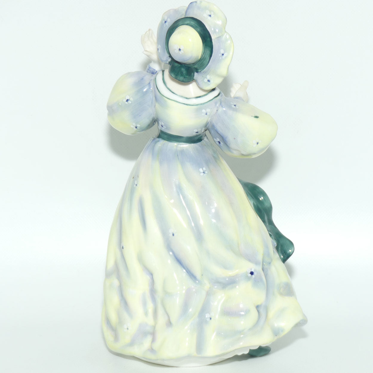 HN2723 Royal Doulton figure Grand Manner