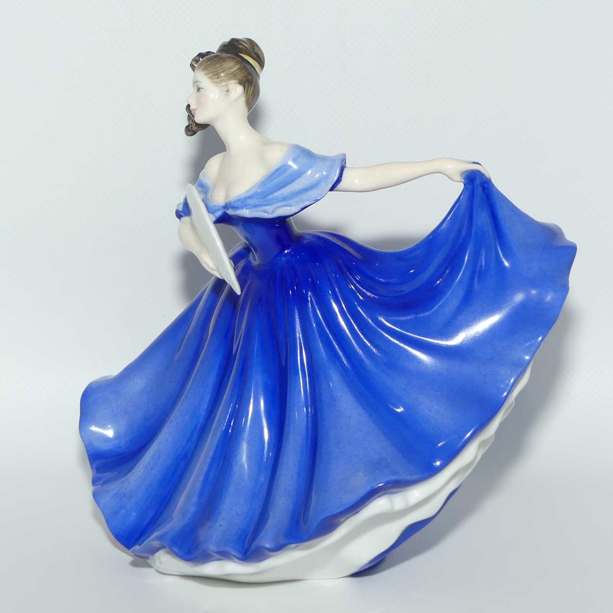 HN2791 Royal Doulton figure Elaine | Blue