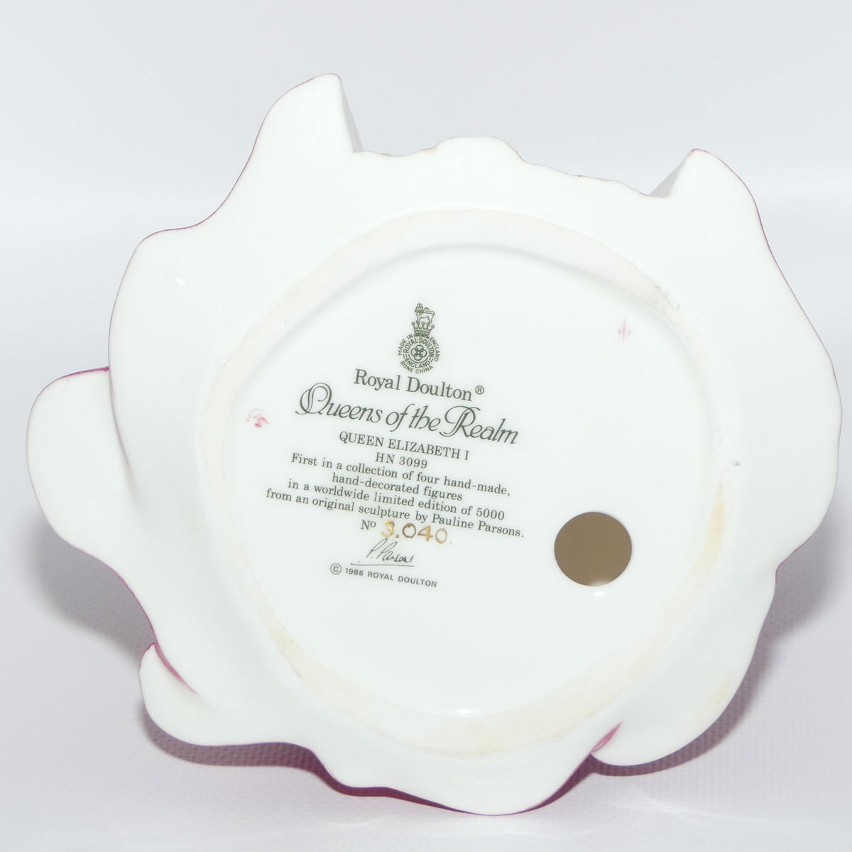 HN3099 Royal Doulton Queens of the Realm figure | Queen Elizabeth I | LE + Box + Cert