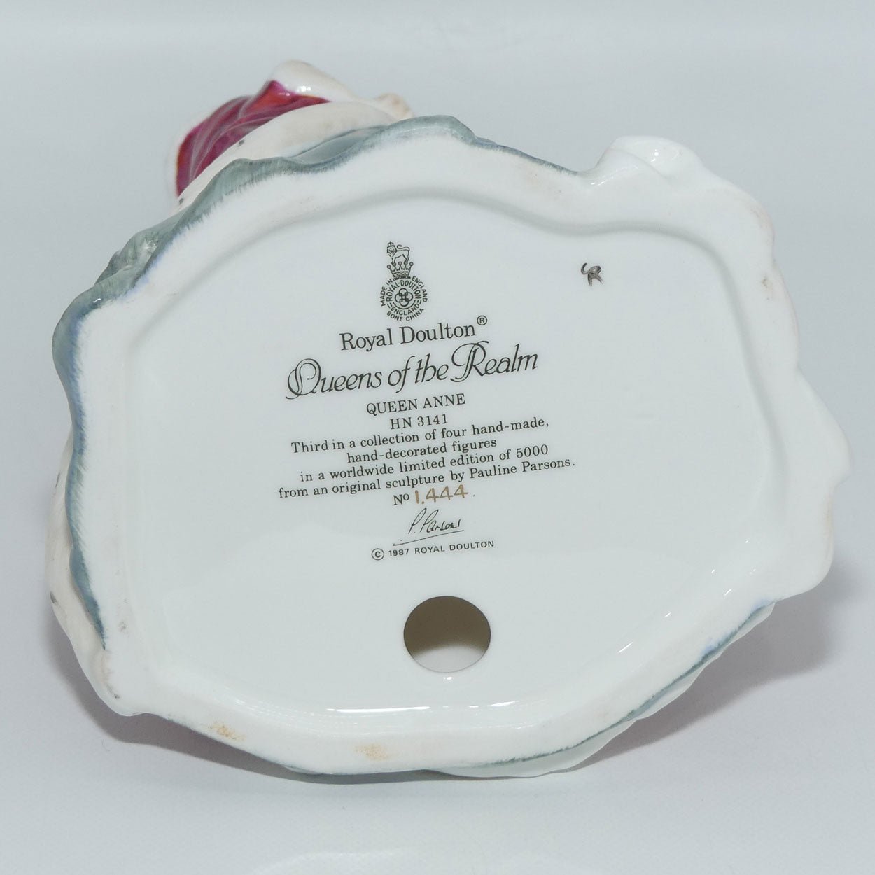 HN3141 Royal Doulton figure Queen Anne | Queens of the Realm LE1444/5000