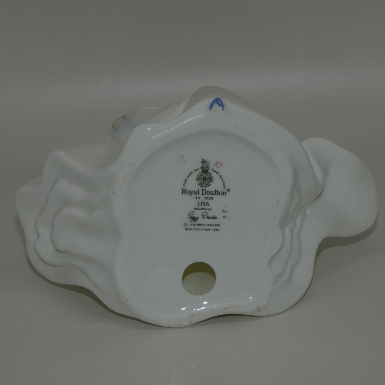 hn3265-royal-doulton-figure-lisa