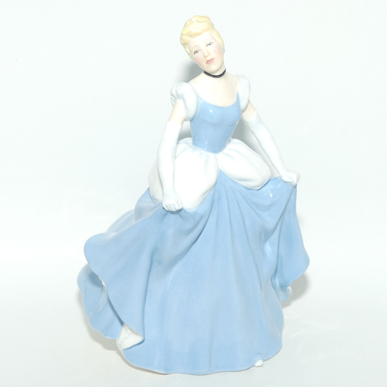 HN3677 Royal Doulton Disney Princesses figure Cinderella | LE 117/2000