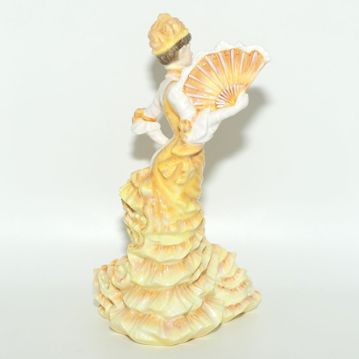 HN3702 Royal Doulton figure Le Bal | #2102 + Certificate