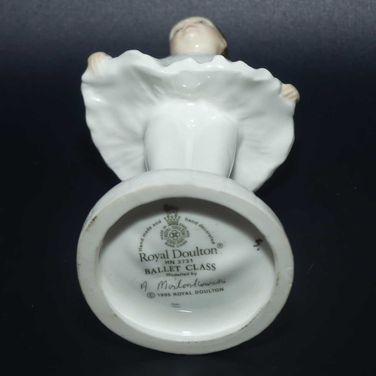 HN3731 Royal Doulton figure Ballet Class | Yellow