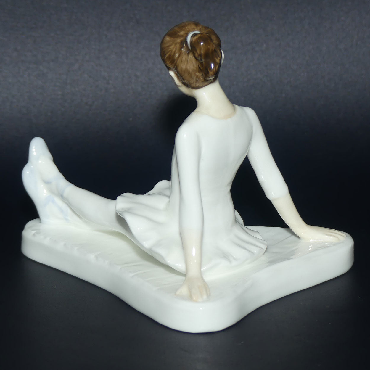 HN3951 Royal Doulton figure Stage Struck | Blue