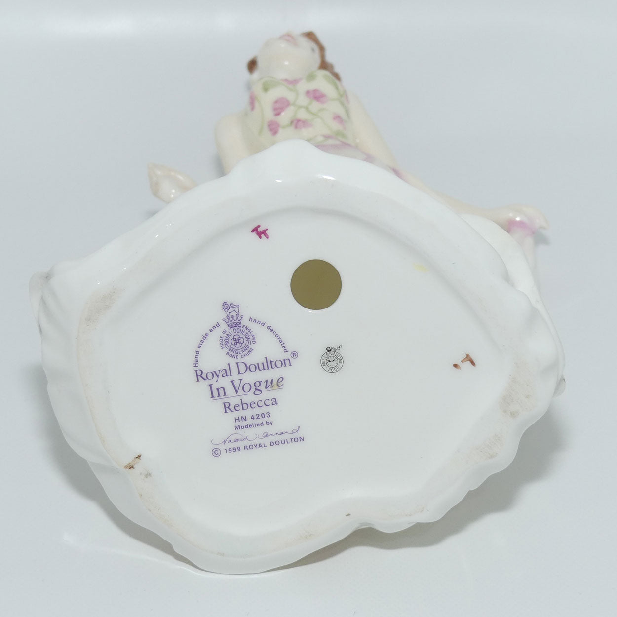 HN4203 Royal Doulton figurine Rebecca | In Vogue