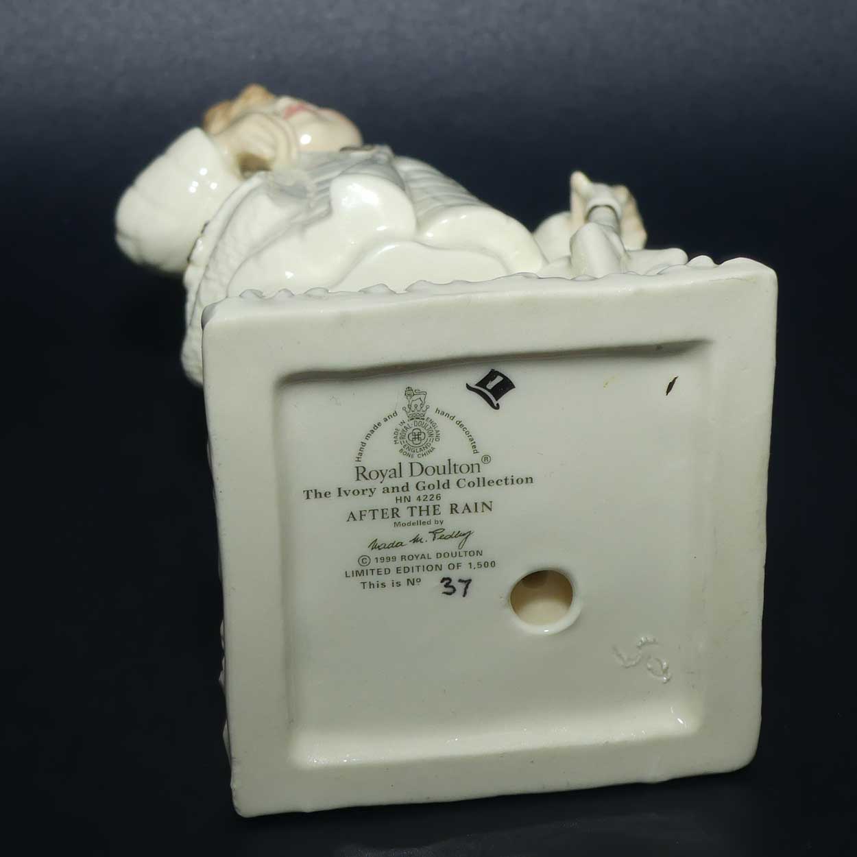 HN4226 Royal Doulton figure After the Rain | LE 37/1500