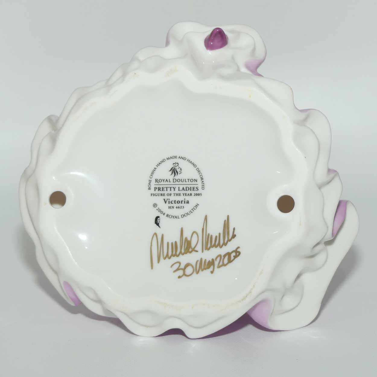 HN4623 Royal Doulton figure Victoria | 2005 Figure of the Year | signed | boxed