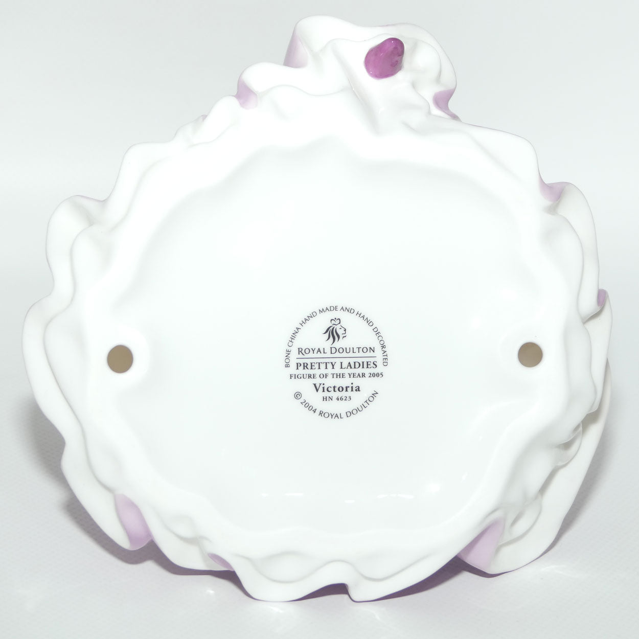 HN4623 Royal Doulton figure Victoria | 2005 Figure of the Year | boxed + Cert | #3