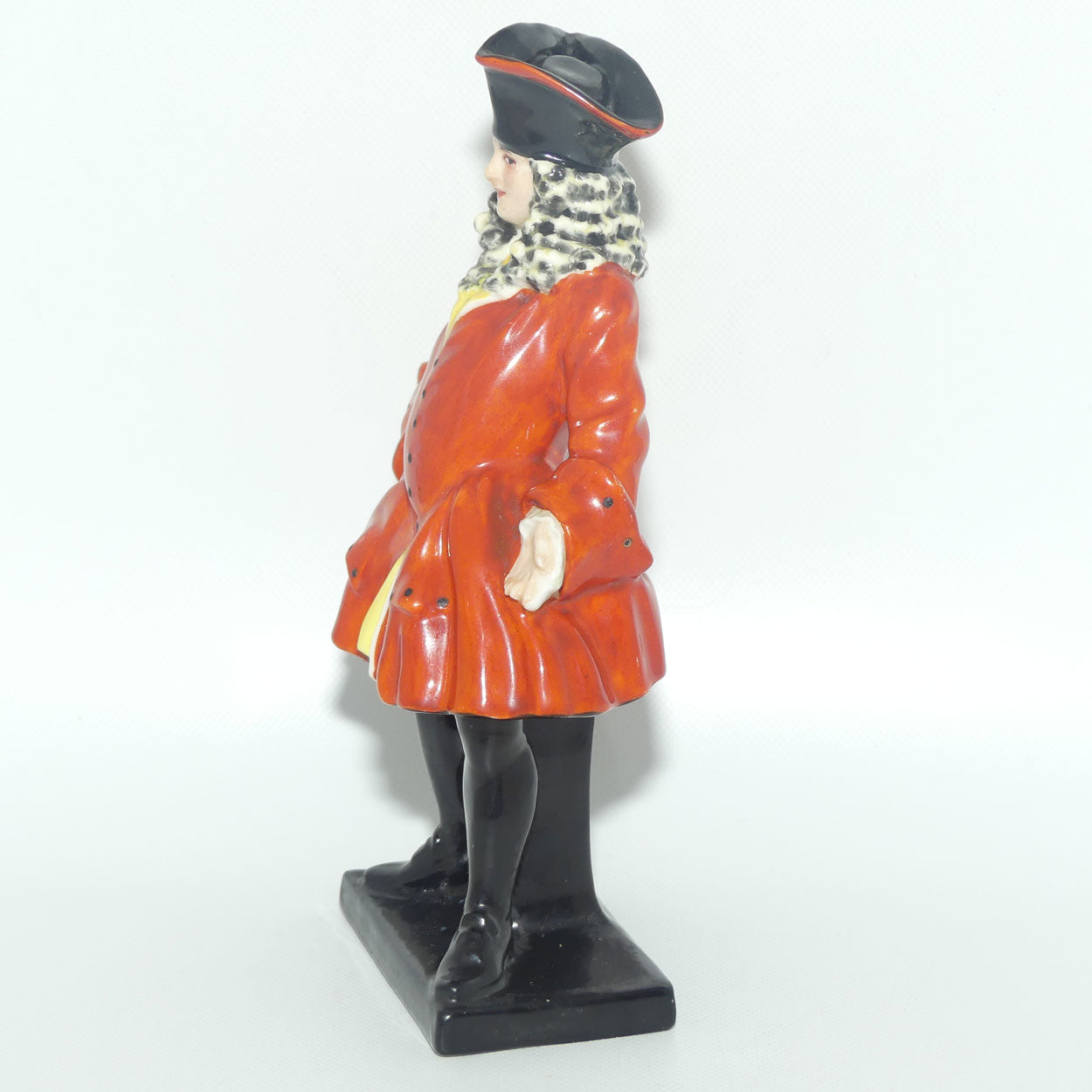 HN0464 Royal Doulton figure Captain MacHeath | Beggars Opera | Potted by Doulton and Co
