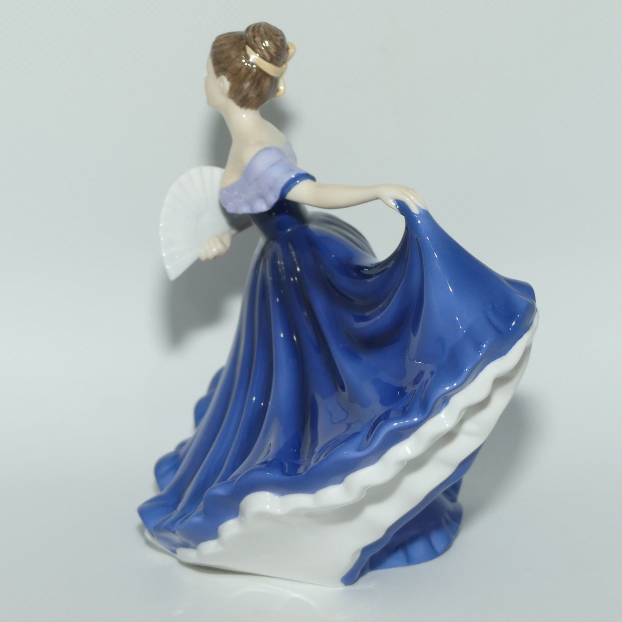 HN4718 Royal Doulton figure Elaine | Blue | signed | boxed