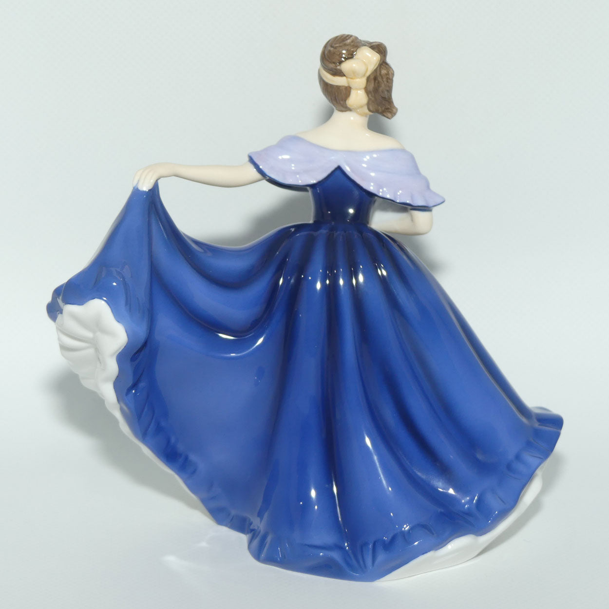 HN4718 Royal Doulton figure Elaine | Blue | signed | boxed