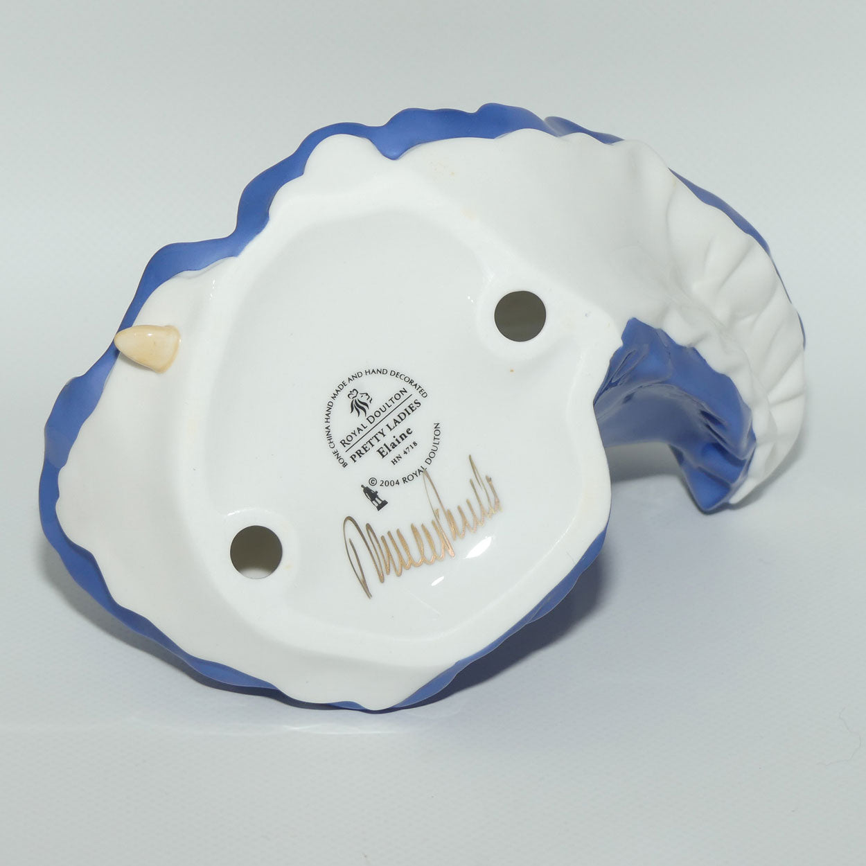 HN4718 Royal Doulton figure Elaine | Blue | signed | boxed