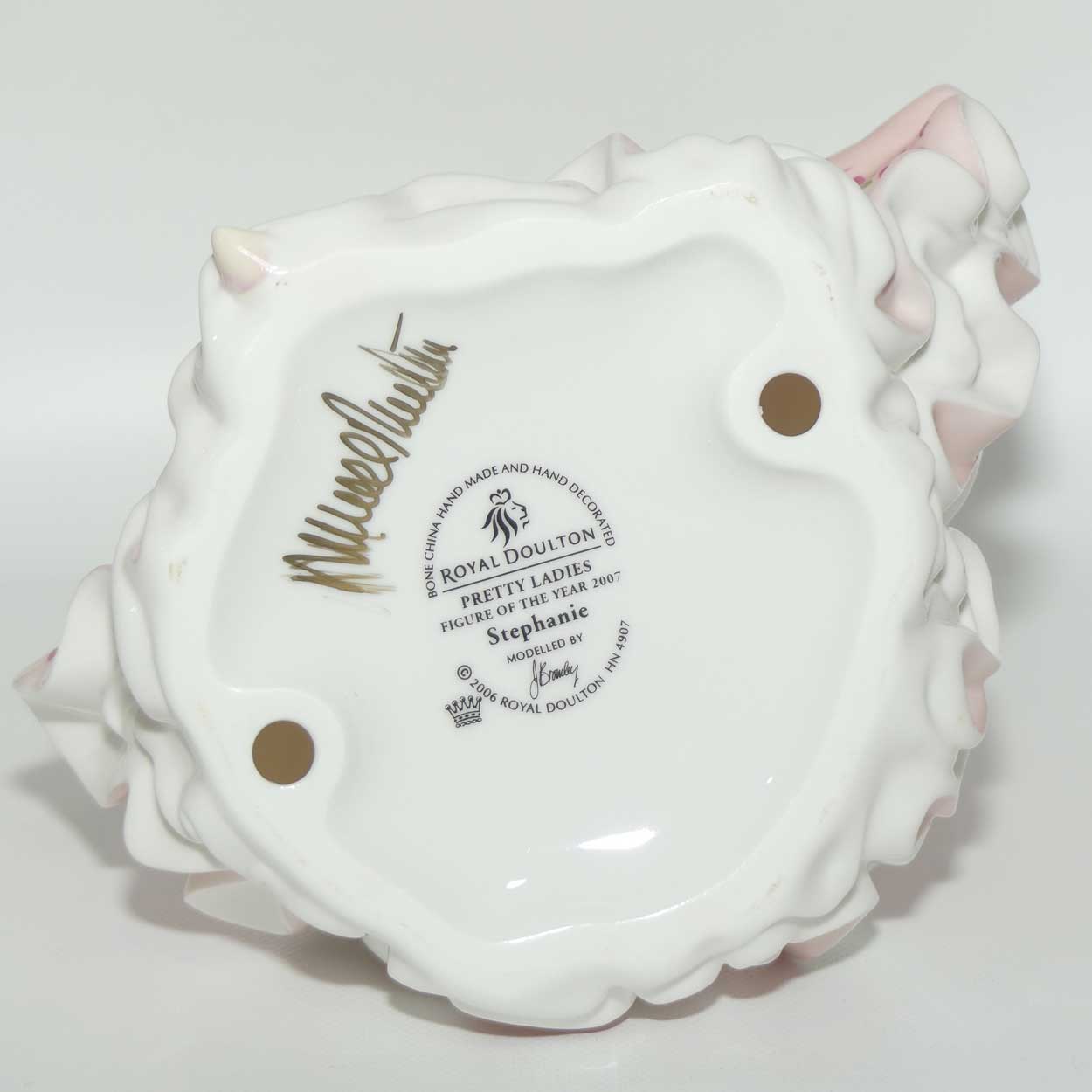 HN4907 Royal Doulton figure Stephanie | Figure of the year 2007 | Signed+ Boxed + Cert