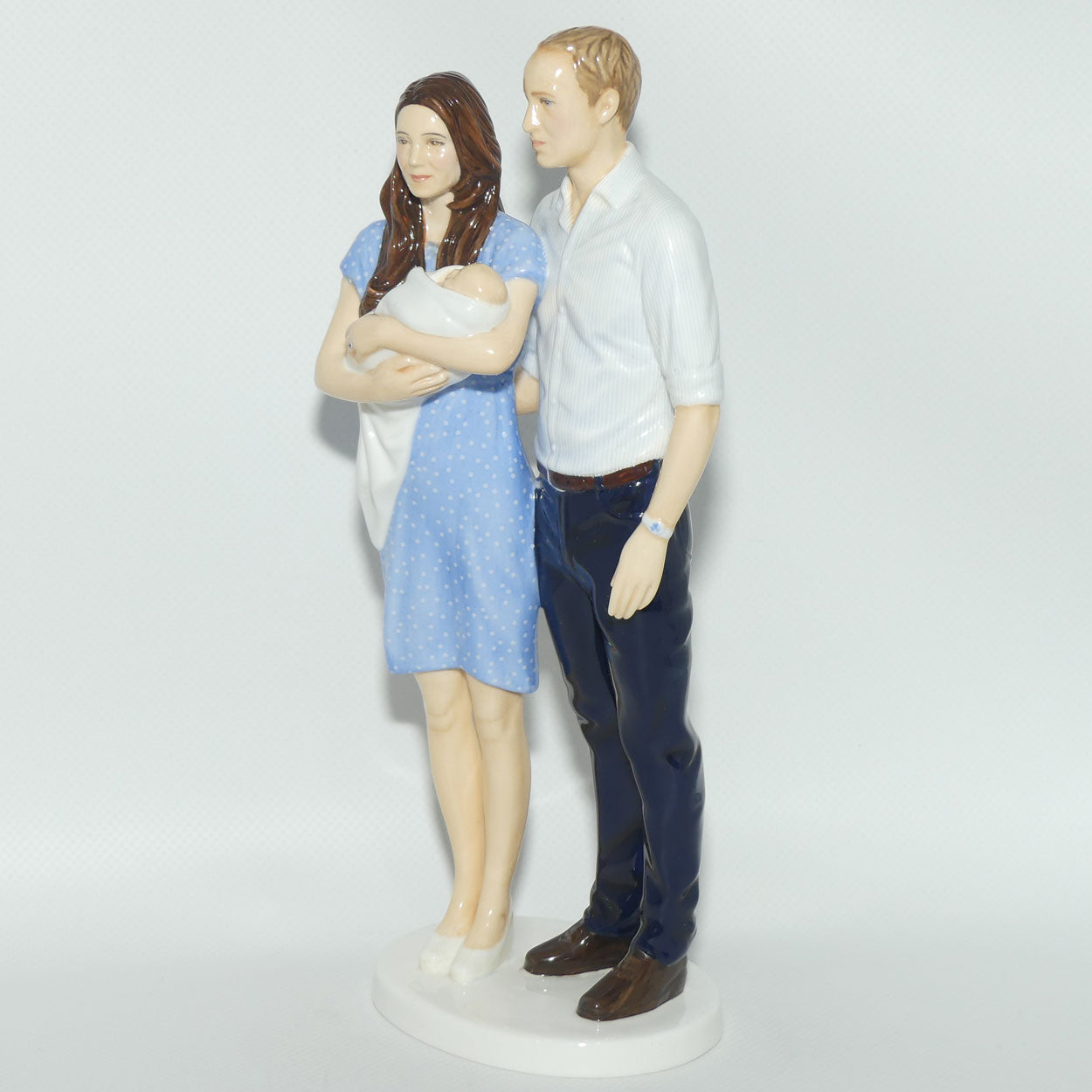 HN5716 Royal Doulton figure Prince George | A Royal Birth | LE 3028/4000 | Box + Cert