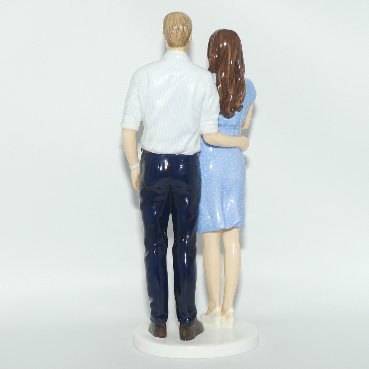 HN5716 Royal Doulton figure Prince George | A Royal Birth | LE 3028/4000 | Box + Cert
