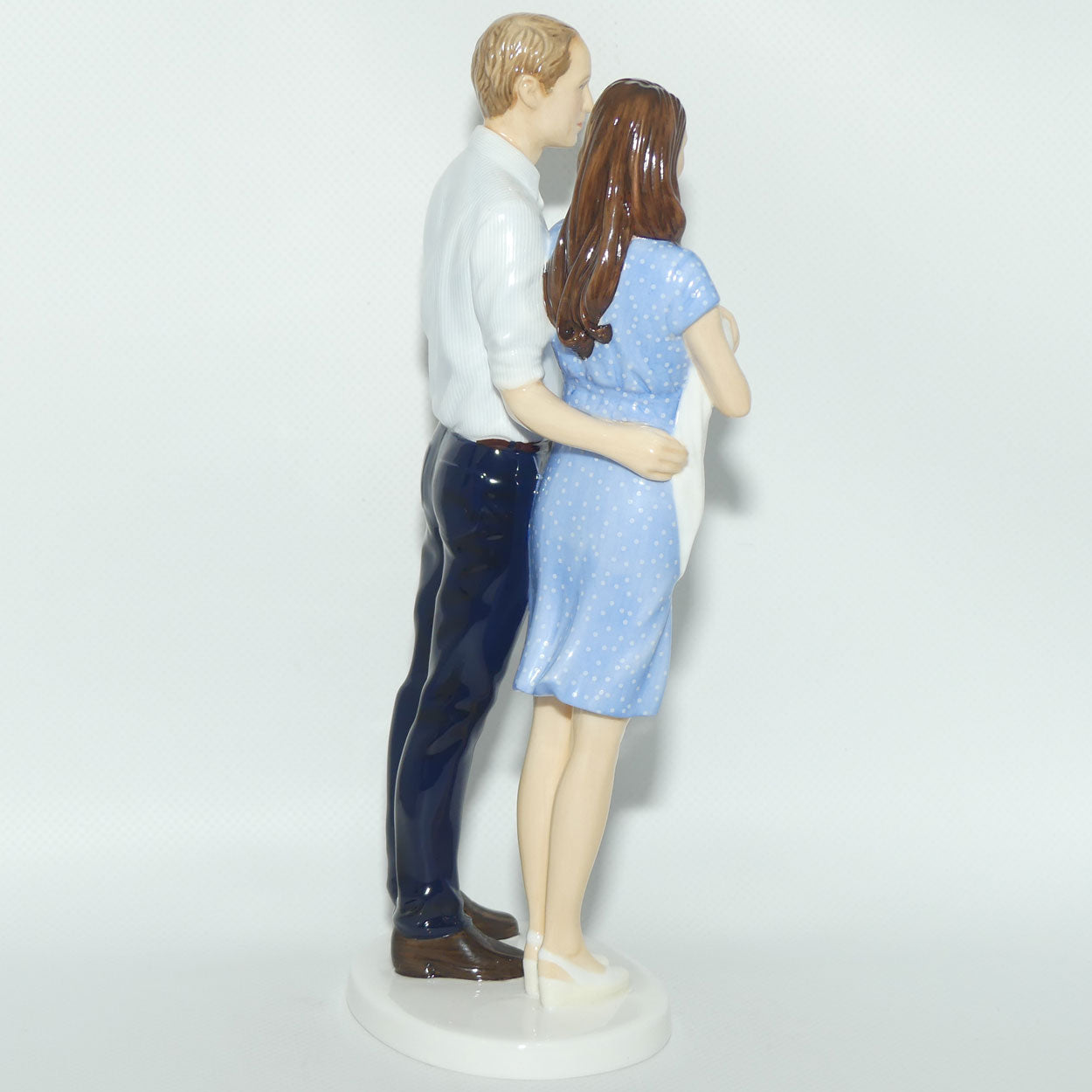 HN5716 Royal Doulton figure Prince George | A Royal Birth | LE 3028/4000 | Box + Cert