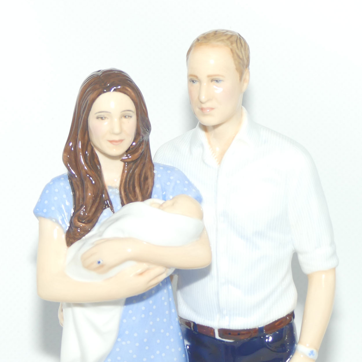 HN5716 Royal Doulton figure Prince George | A Royal Birth | LE 3028/4000 | Box + Cert