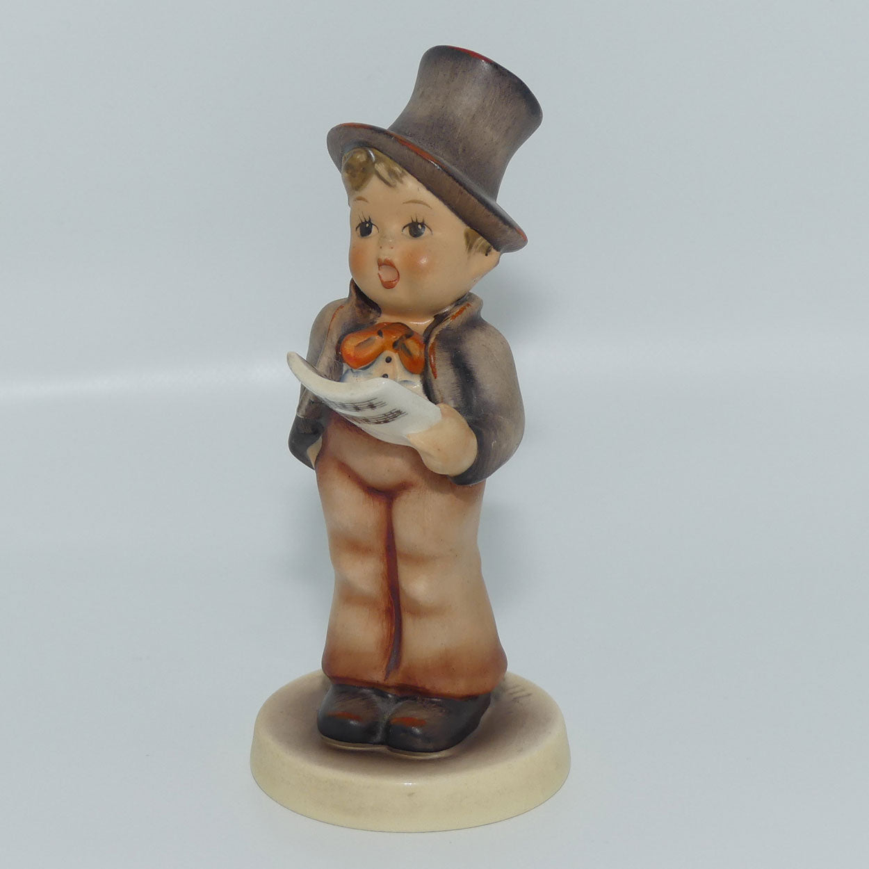 HUM131 MI Hummel figure Street Singer | TMK3