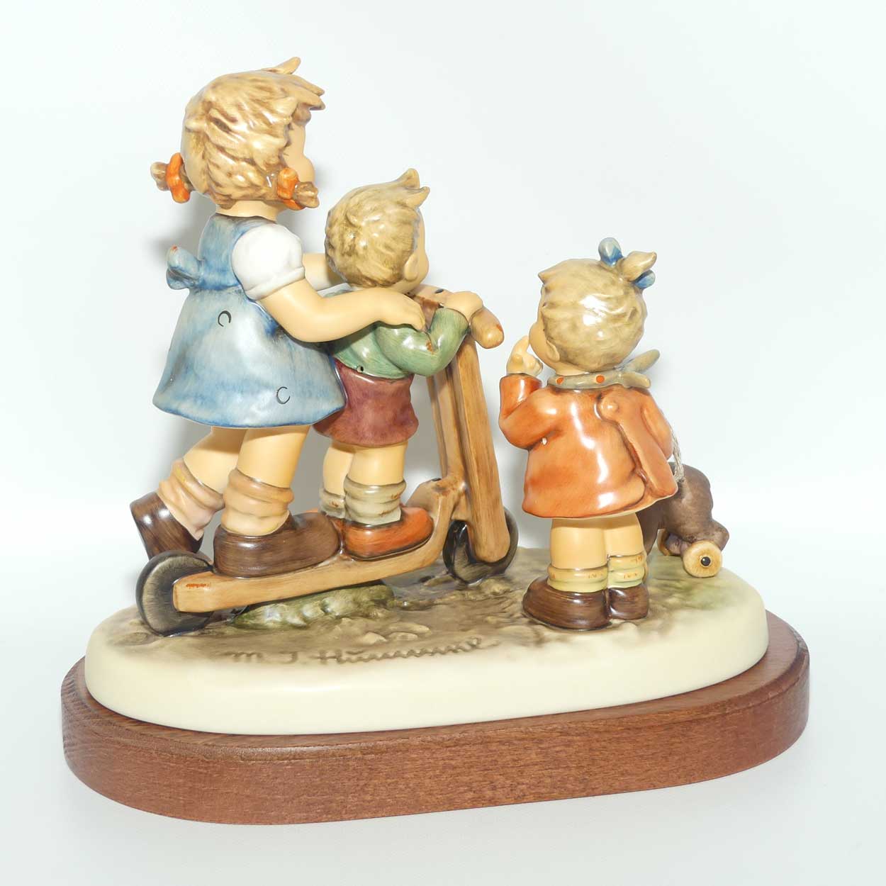 HUM2070 MI Hummel figure Scooter Time | TMK8 | boxed