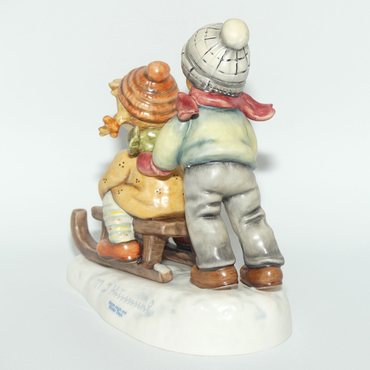 HUM2072 MI Hummel figure Winter Days | TMK8 | First Issue 2004 | boxed