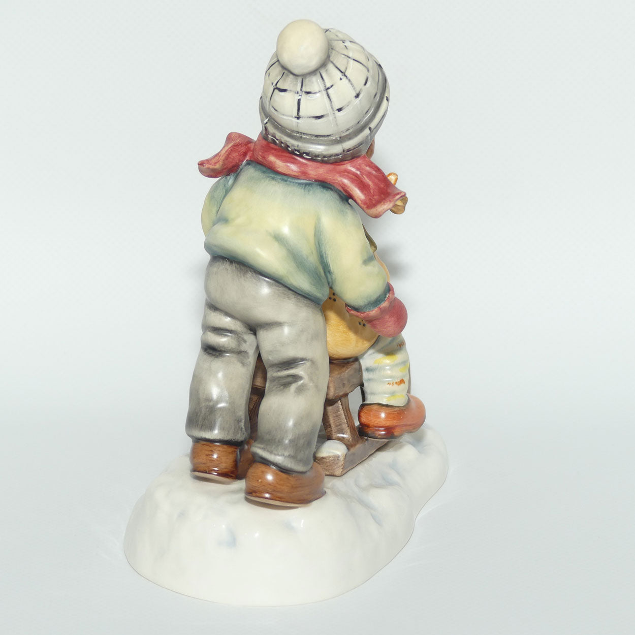 HUM2072 MI Hummel figure Winter Days | TMK8 | First Issue 2004 | boxed