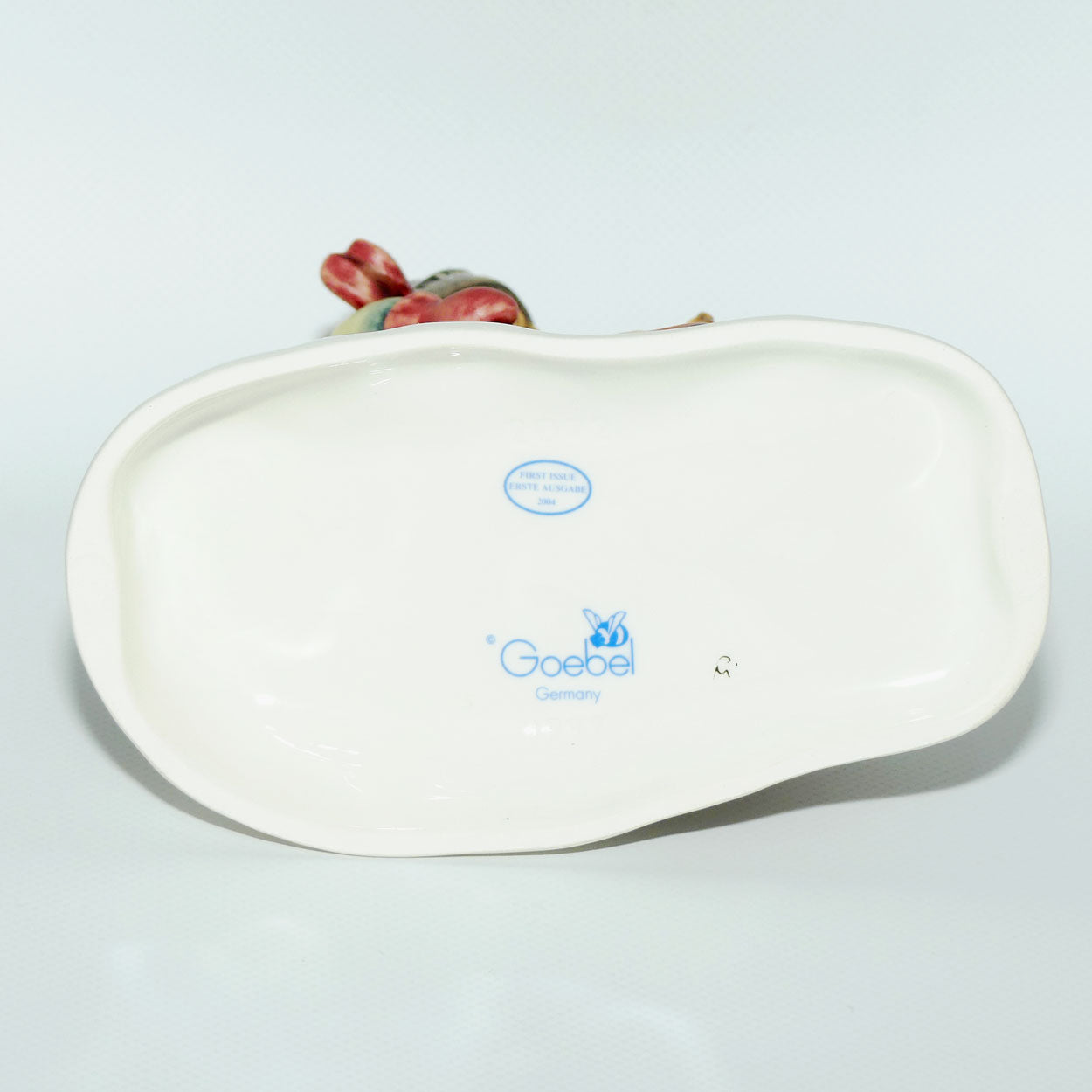 HUM2072 MI Hummel figure Winter Days | TMK8 | First Issue 2004 | boxed