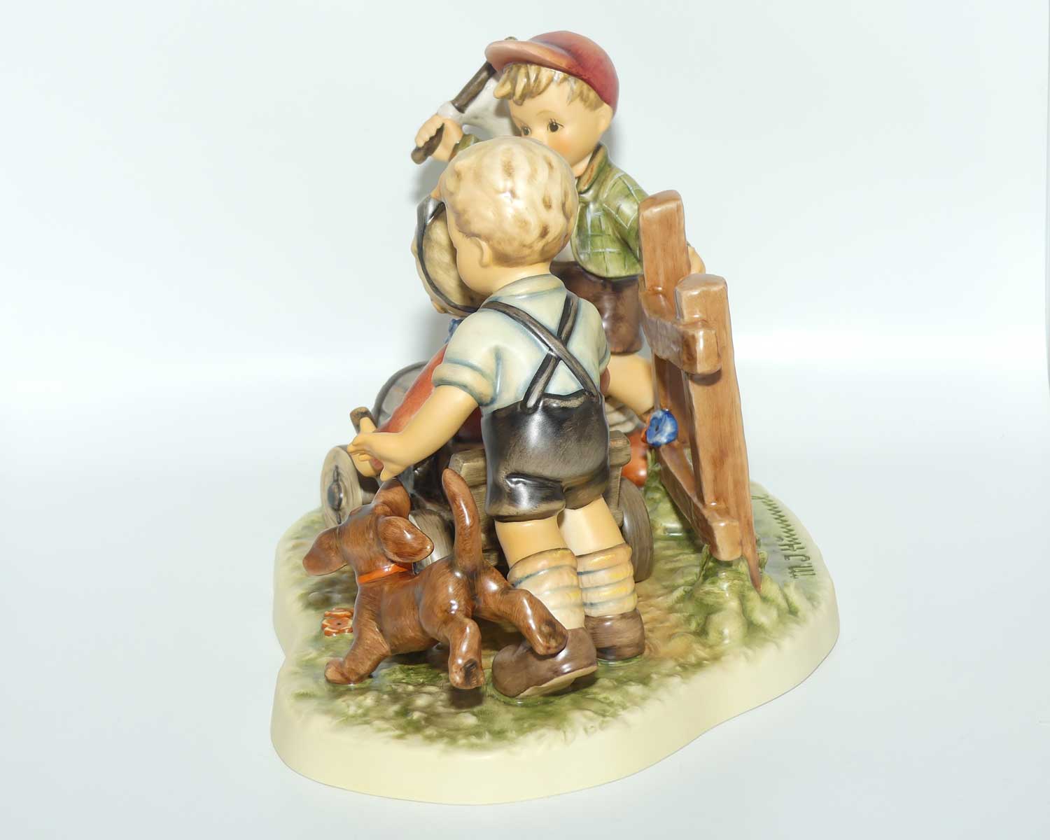 HUM2121 MI Hummel figure Soap Box Derby | Moments in Time | TMK8 | boxed