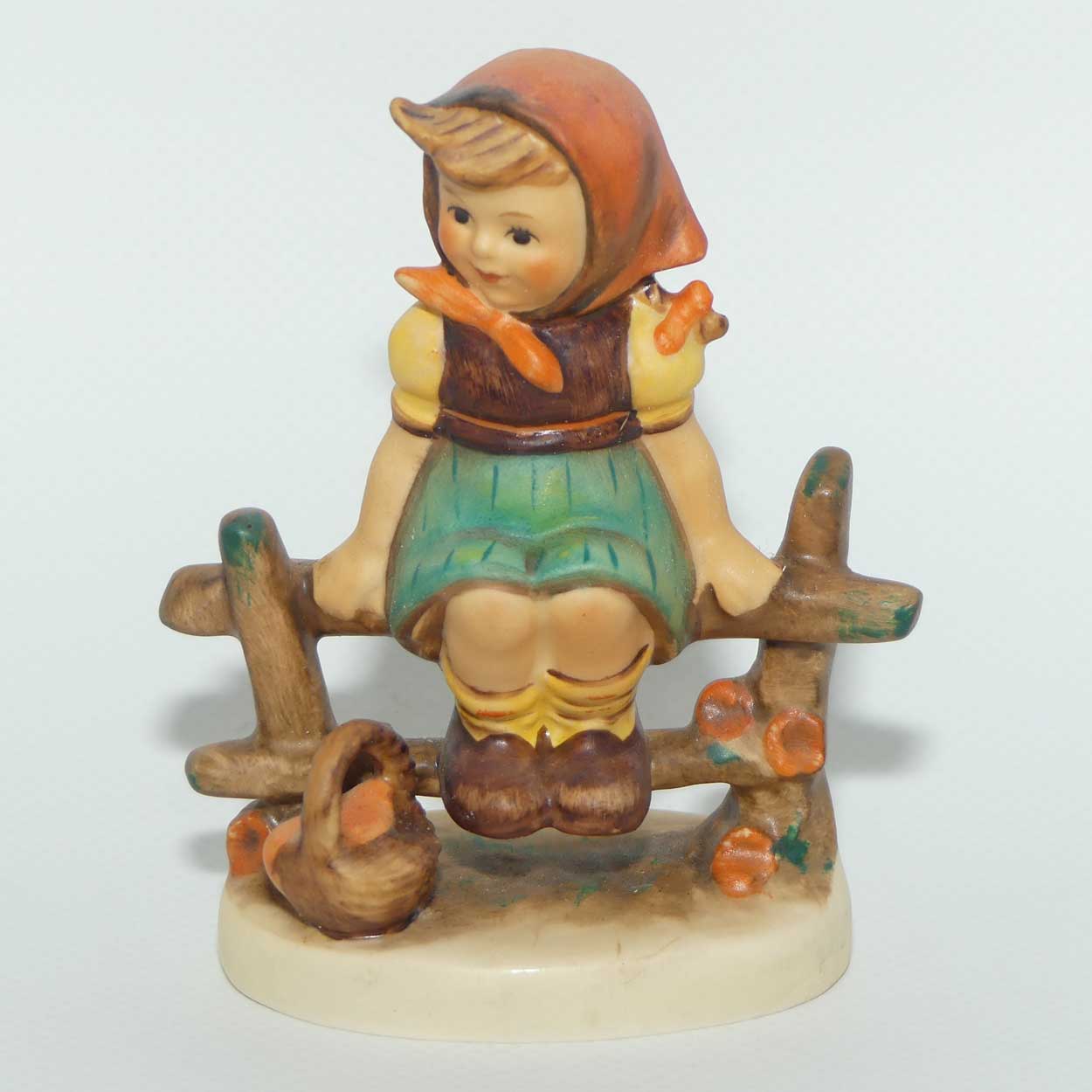 HUM112/3/0 MI Hummel figure Just Resting | TMK5