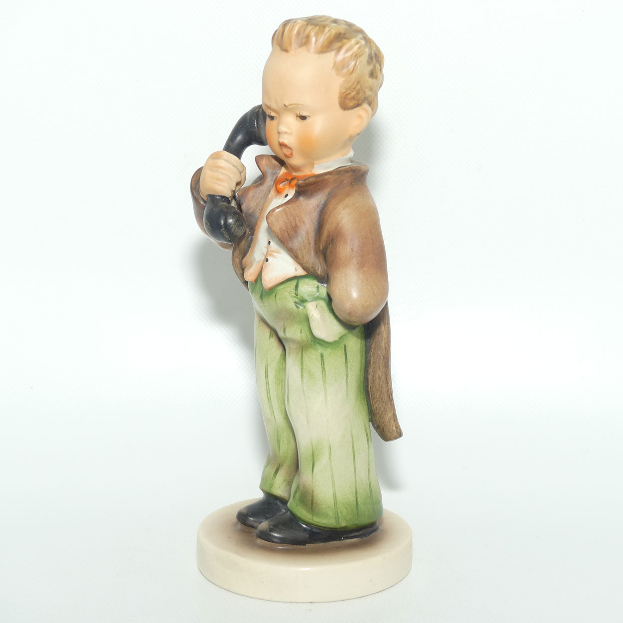 HUM0124/I MI Hummel figure Hello | Green Trousers | TMK3