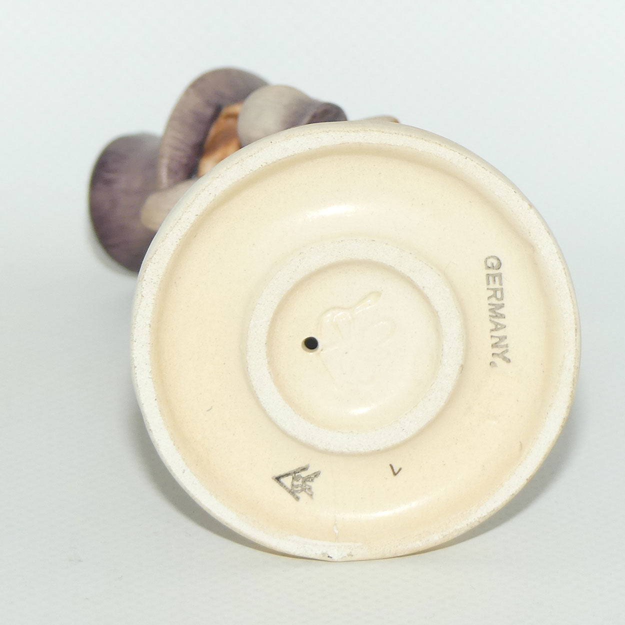 HUM0131 MI Hummel figure Street Singer | TMK1