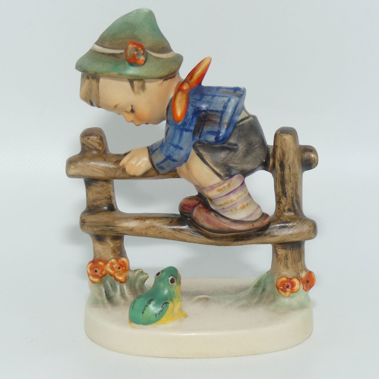 HUM201/2/0 MI Hummel figure Retreat to Safety | TMK4