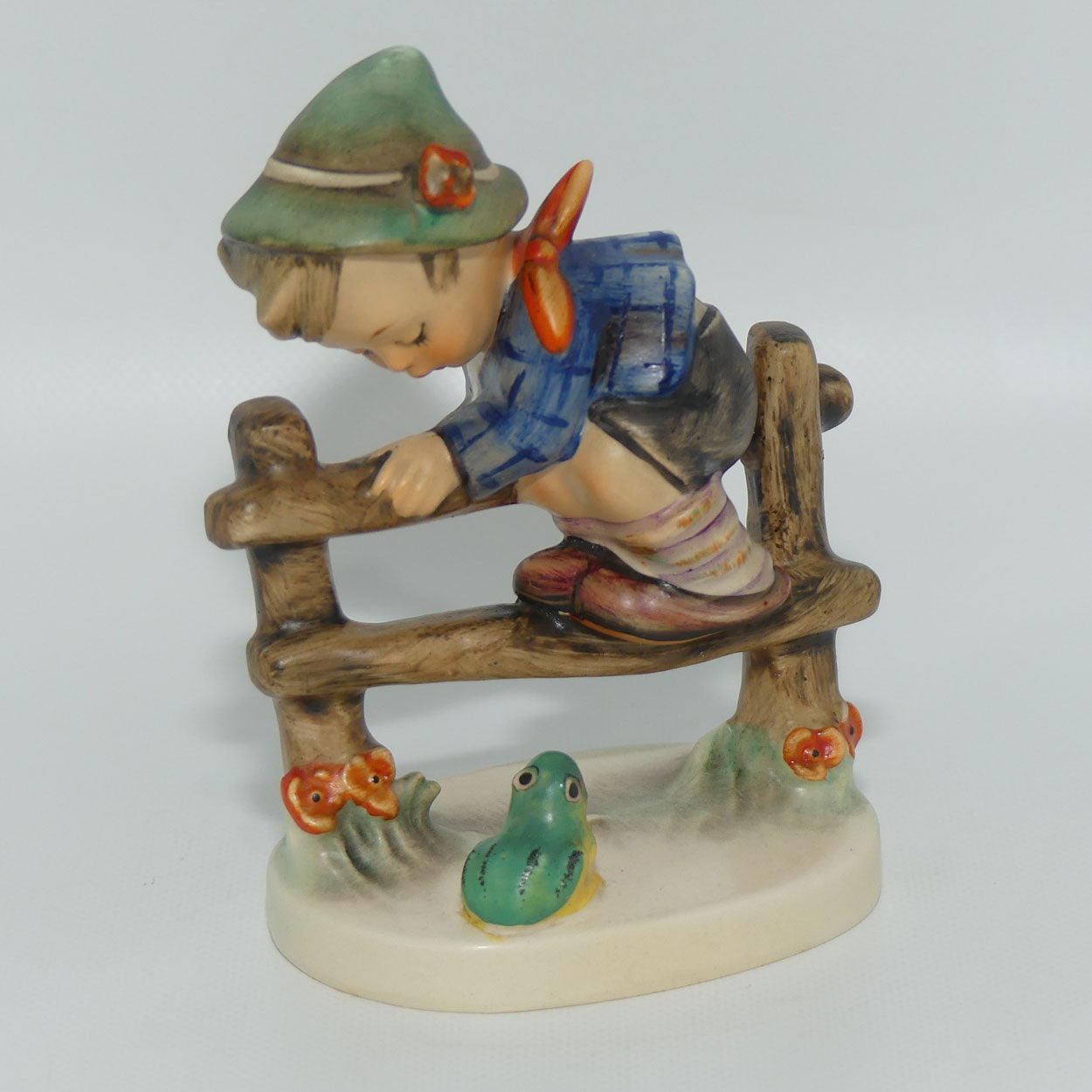 HUM201/2/0 MI Hummel figure Retreat to Safety | TMK4