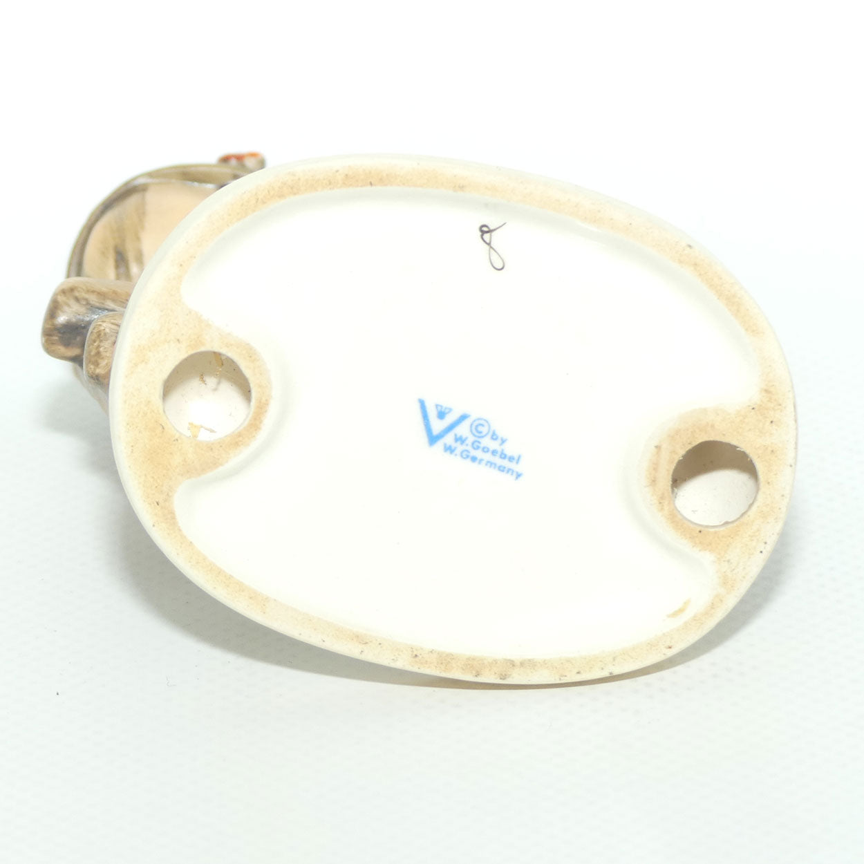 HUM0201/2/0 MI Hummel figure Retreat to Safety | TMK4
