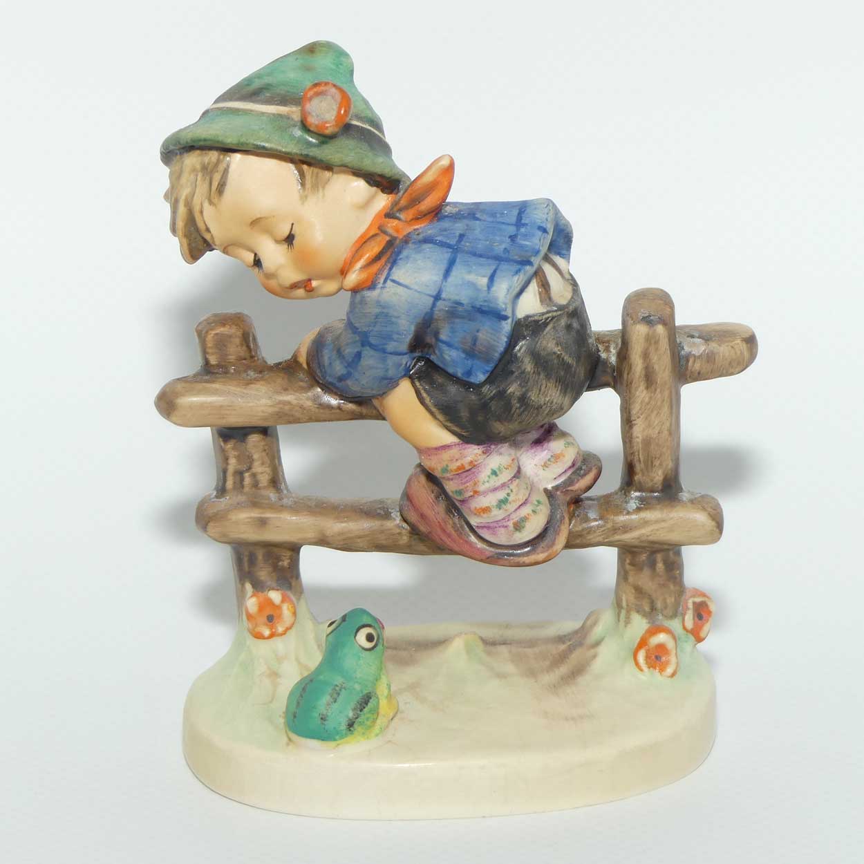 HUM201/2/0 MI Hummel figure Retreat to Safety | TMK5